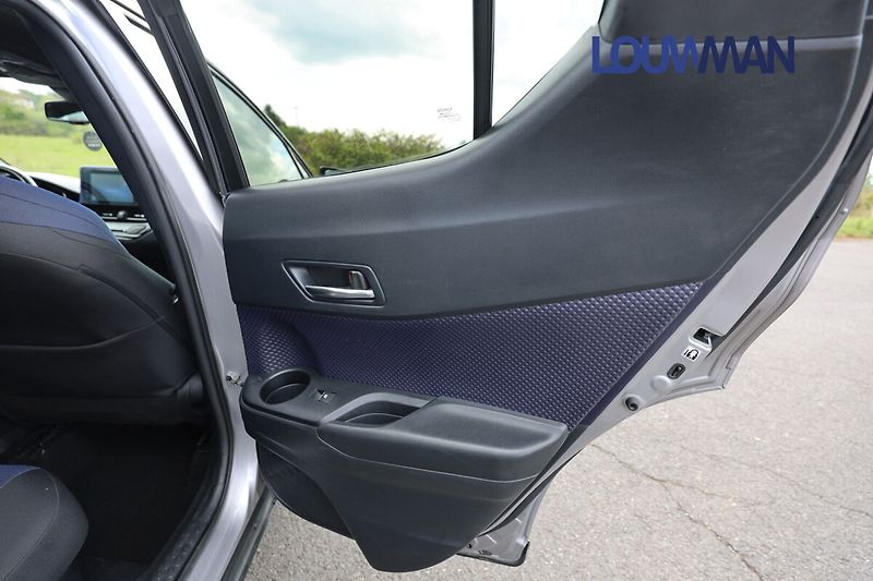 Toyota C-HR Hybrid 1.8 VVT-i Dynamic Comfo - fotka 21 z 25