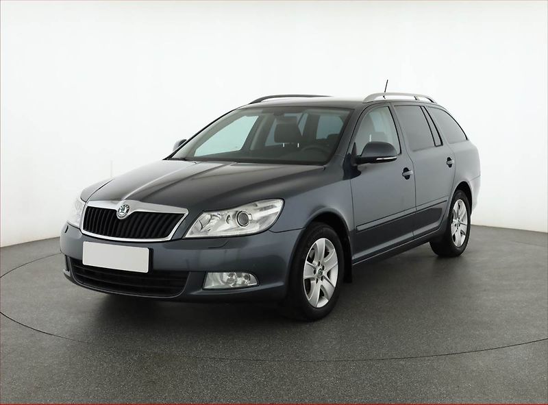 Škoda Octavia (2012) Ambition Plus 2.0 TDI, po STK - fotka 2 z 15