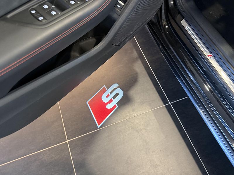 Audi A4 Avant 40 TDI Quattro Comp+ Matrix CZ - fotka 5 z 38