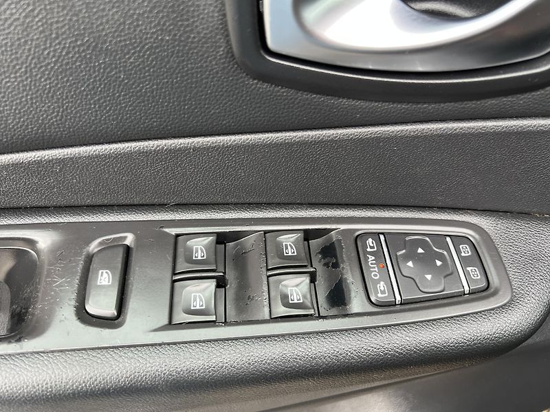 Renault Captur 1.2TCe KOUPENO V ČR 1.MAJ. - fotka 12 z 43