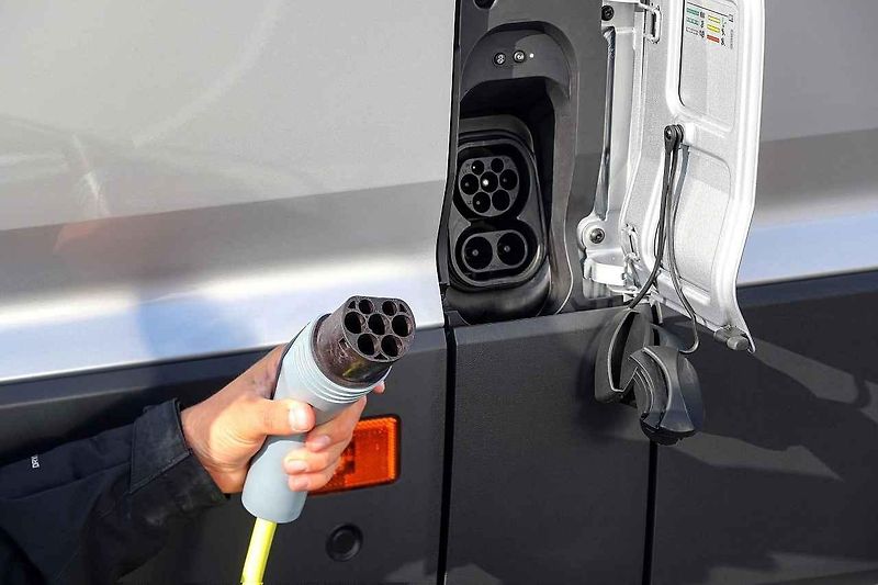 Volkswagen e-Crafter můžete řídit i s řidičákem na osobní auto