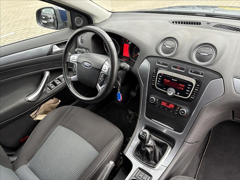 Ford Mondeo 1,6 EcoBoost 118kW Titanium - fotka 18 z 35