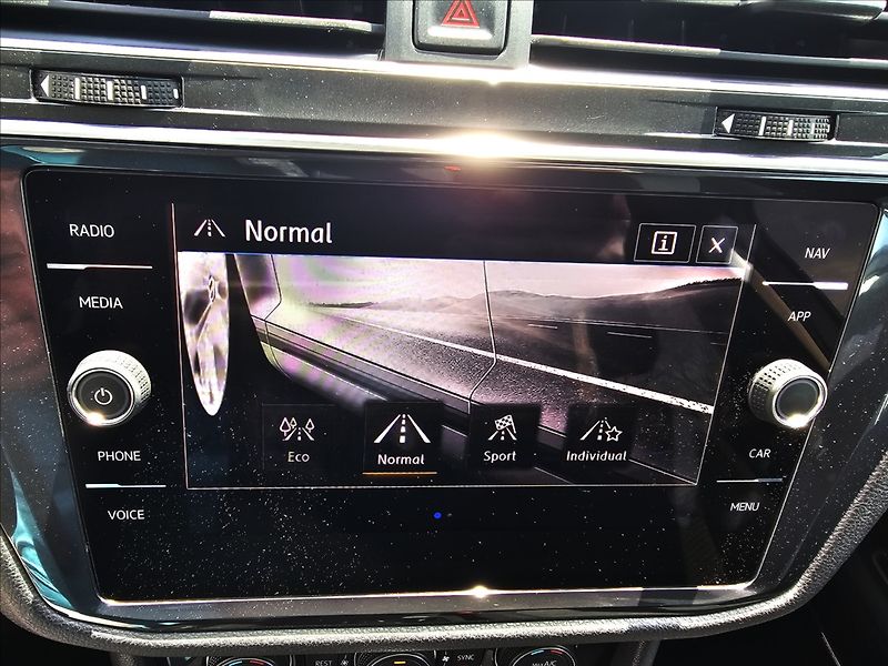 Volkswagen Tiguan Allspace 2,0 TDi R LINE DSG  4X4 NAVI - fotka 27 z 45