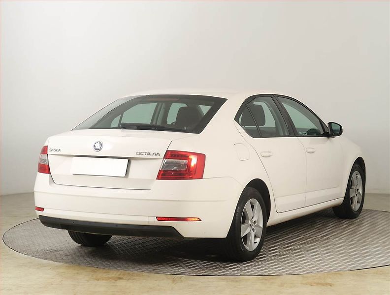 Škoda Octavia (2019) 1.6 TDI, Tempomat - fotka 5 z 19