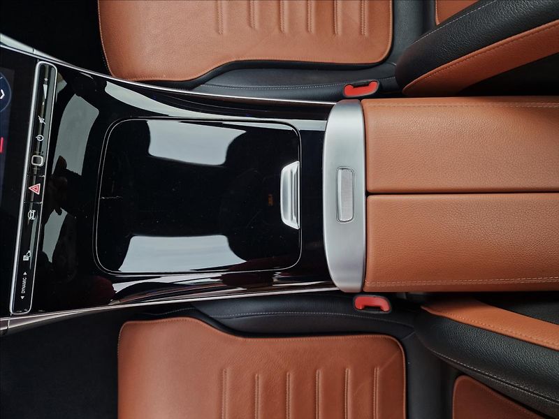 Mercedes-Benz Třídy C C300 AMG 4MATIC,ČR,1.Majitel - fotka 36 z 48
