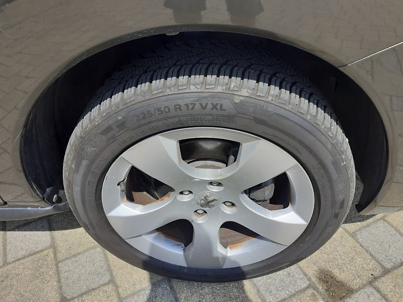 Peugeot 3008 (2010) 1.6 i 88 kW - fotka 19 z 26