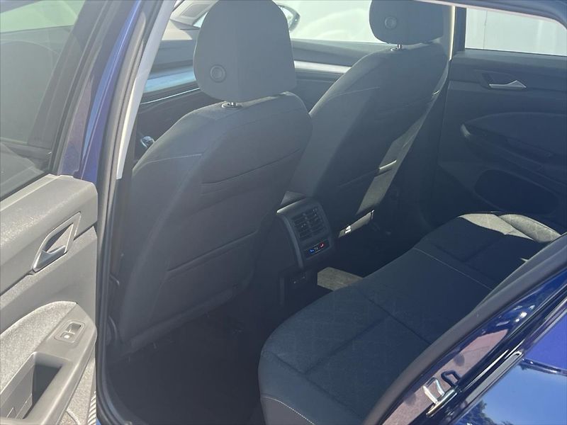 Volkswagen Golf Variant 1,5 TSi 110kW LIFE  8 - fotka 13 z 27