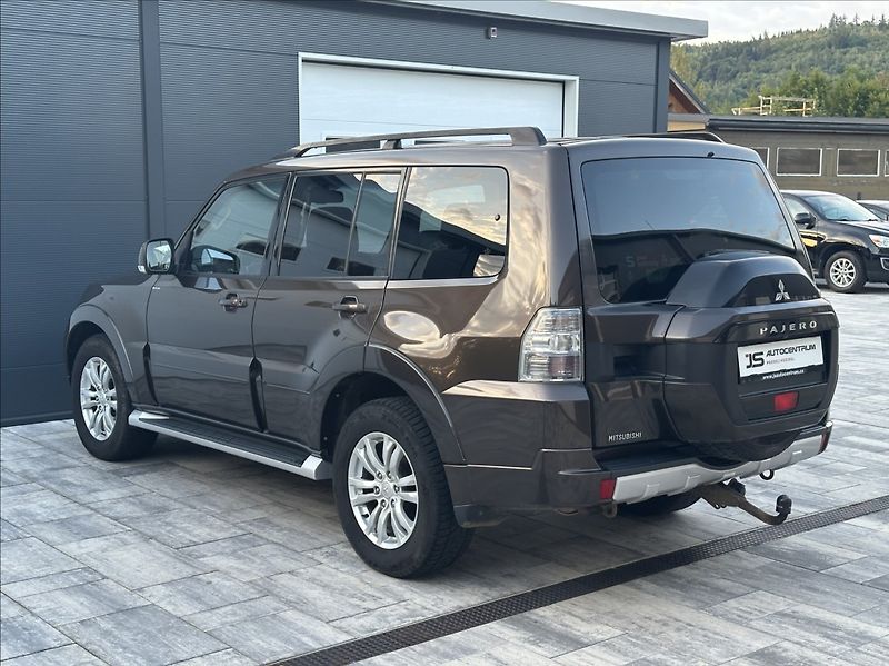 Mitsubishi Pajero 3,2 DI-D 190PS  Instyle-7 4x4 - fotka 10 z 54