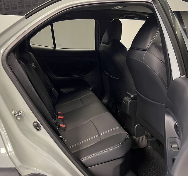 Toyota Yaris Cross 1,5 Hybrid AT AWD Premiere Edi - fotka 15 z 19