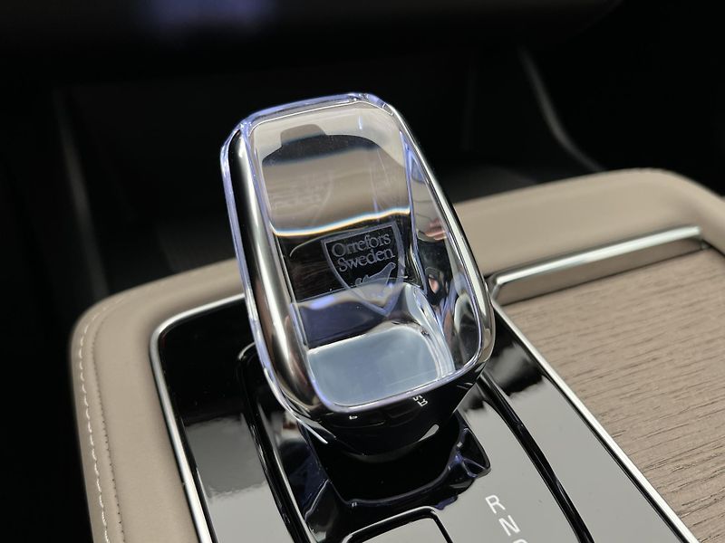 Volvo XC90 T8 AWD BRIGHT PLUS 7 MÍST - fotka 17 z 52