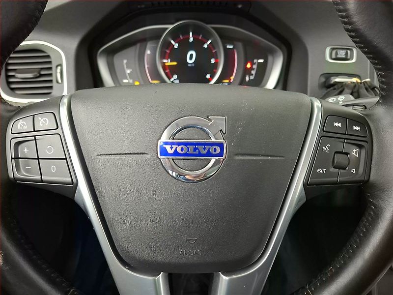 Volvo V60 (2017) D3 2.0, Automat, Xenony - fotka 17 z 20