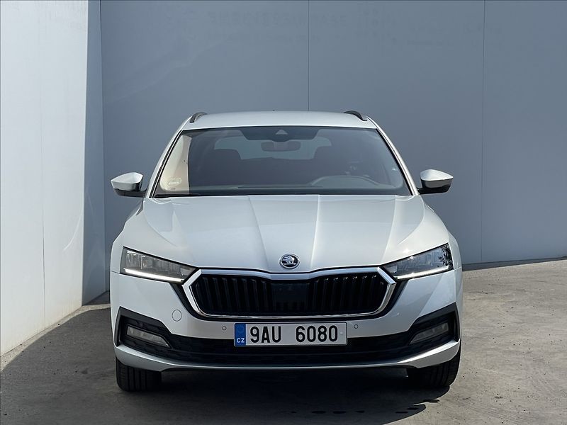 Škoda Octavia 2,0 TDI Combi Ambition Plus - fotka 22 z 24