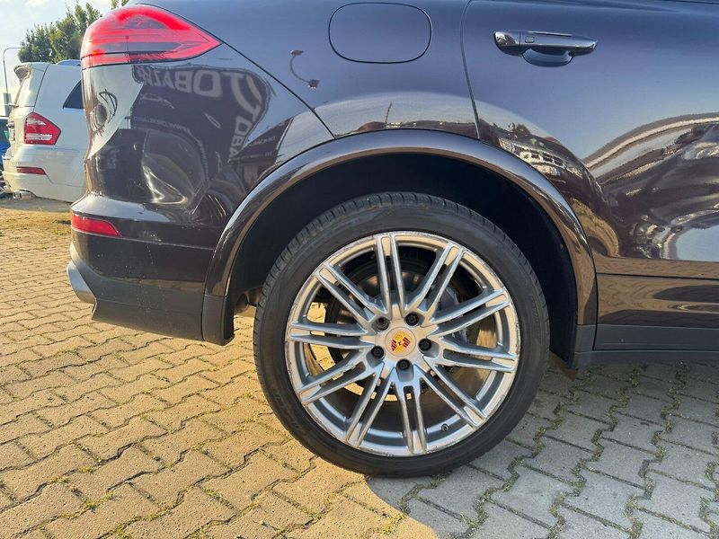Porsche Cayenne (2017) PLATINUM 4X4 3,6i 220 KW DPH - fotka 18 z 50