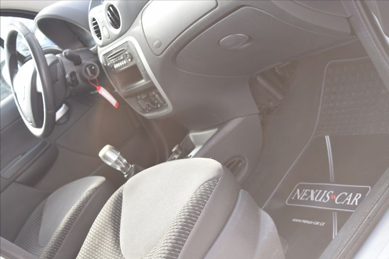 Citroën C3 1,4 i 54KW ALU NÍZKÝ NÁJEZD KM - fotka 30 z 35