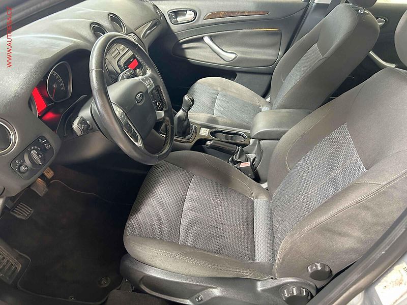 Ford Mondeo (2008) 2.0 16V - fotka 9 z 15