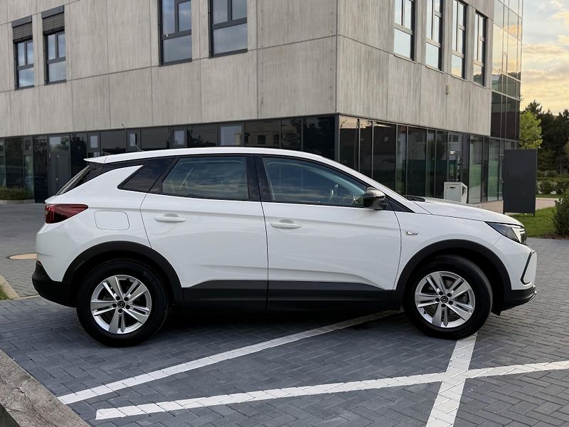 Opel Grandland (2022) 1.2 PureTech 96 kw/automat - fotka 6 z 21