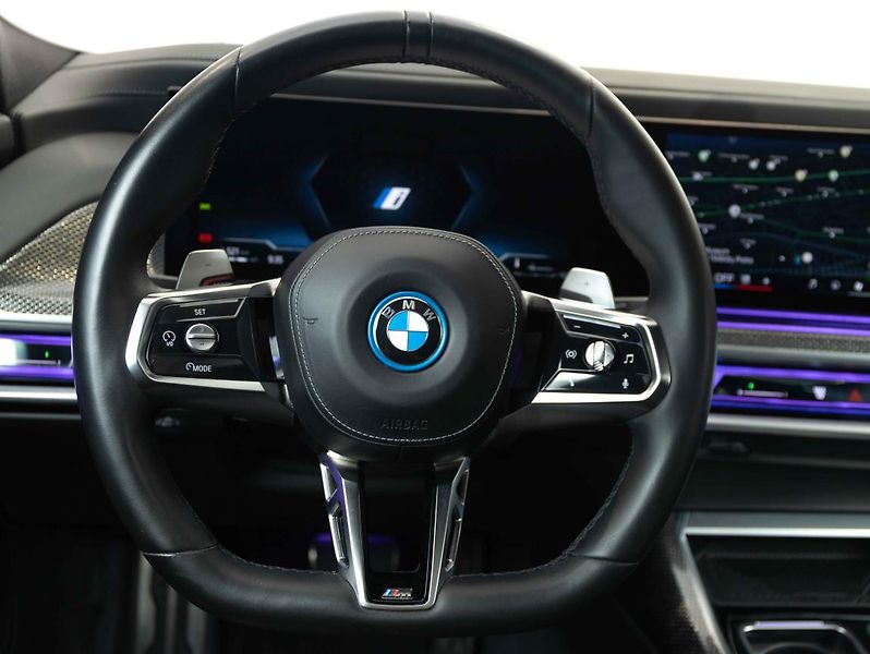 BMW Řada 7 750e xDrive - fotka 13 z 22