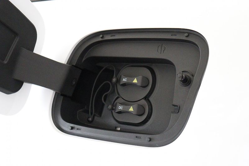Leapmotor C10 REEV (2025) Design Hybrid EV - fotka 16 z 18