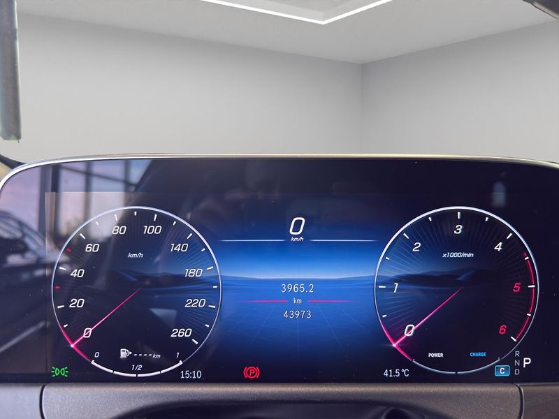Mercedes-Benz Třídy E (2024) E 220 d kombi - fotka 11 z 20