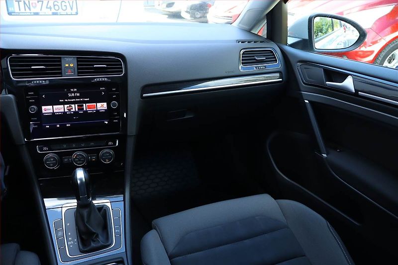 Volkswagen Golf (2017) 2.0 TDI, Automat, Navi - fotka 8 z 24