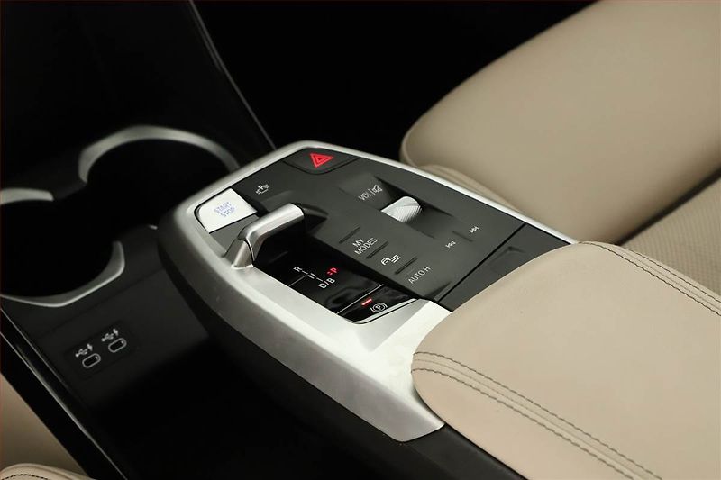 BMW iX (2023) xDrive30, SoH 100% - fotka 10 z 28