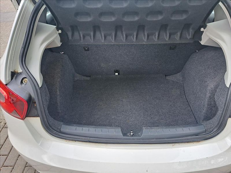 Seat Ibiza 1,2 i - fotka 33 z 41