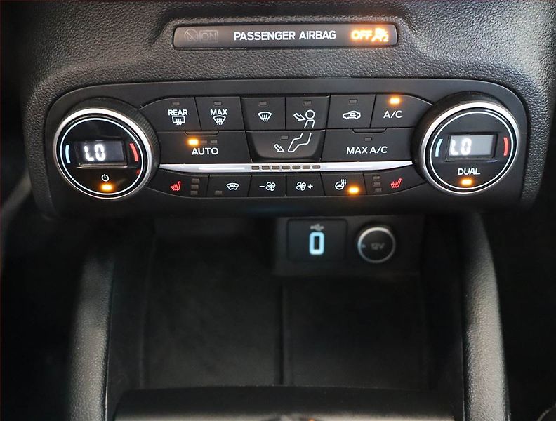 Ford Focus (2018) Connected 1.5 TDCi, Serv.kniha - fotka 20 z 26