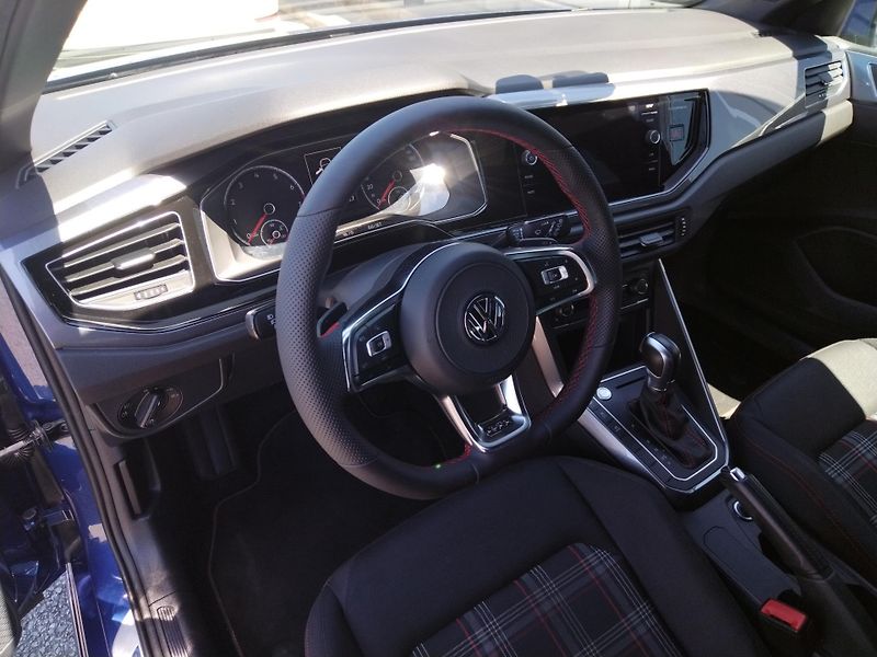 Volkswagen Polo GTi 2.0 TSi DSG 6st. - fotka 5 z 26