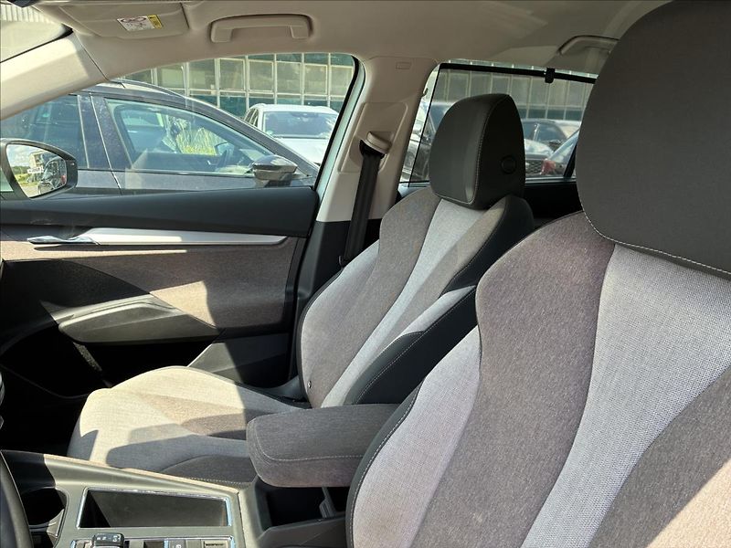 Škoda Enyaq 0,0 IV60 132KW 62kWh TAŽNÉ - fotka 10 z 25