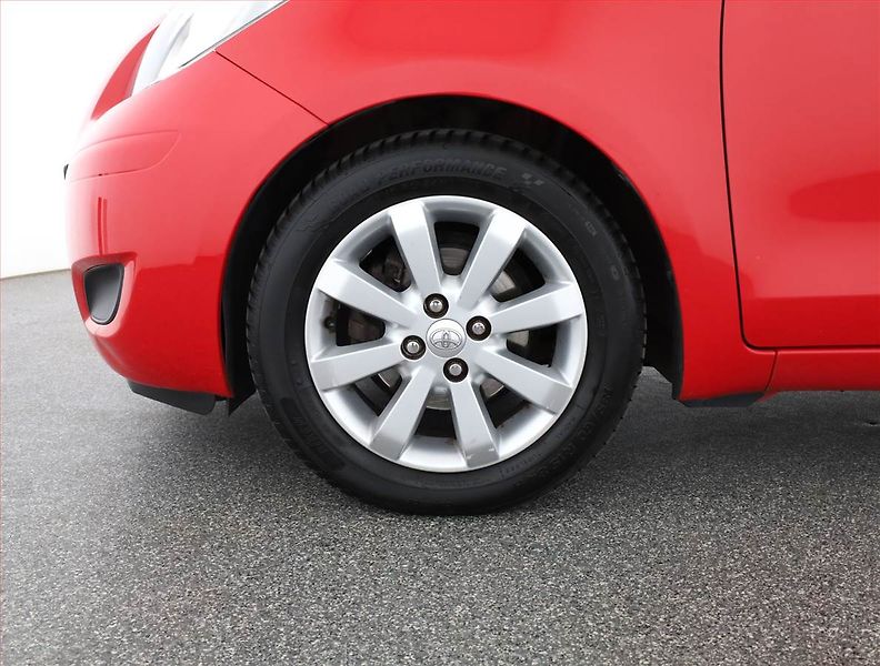Toyota Yaris (2009) 1.33 Dual VVT-i, Automat - fotka 15 z 15