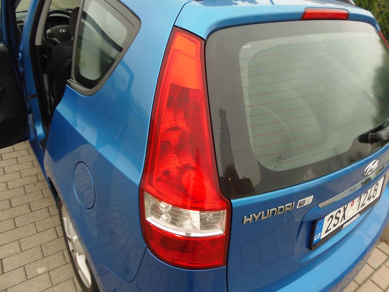 Hyundai i30 (2011) 1.4i CW kombi ČR původ - fotka 18 z 22
