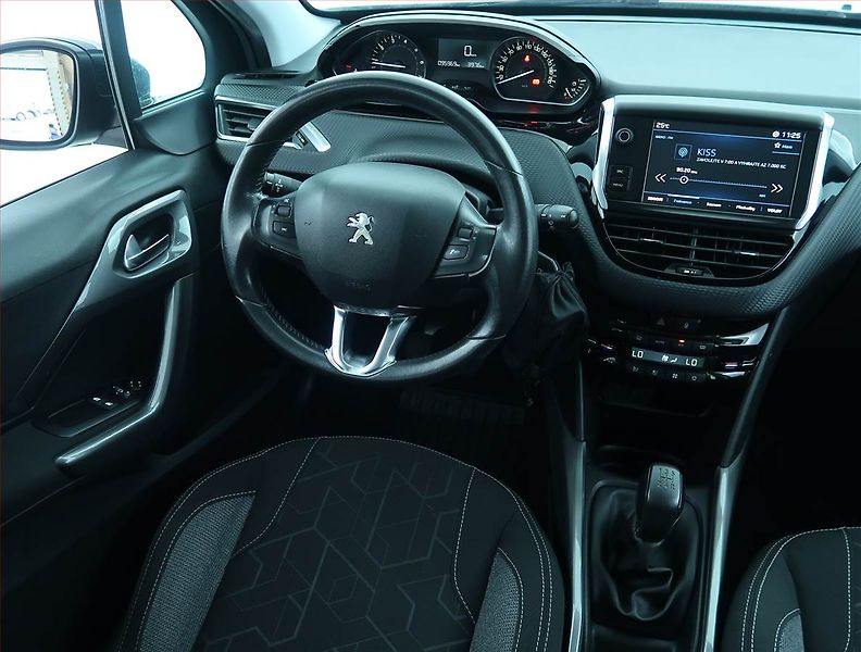 Peugeot 2008 (2018) Active Pack 1.2 PureTech - fotka 7 z 18