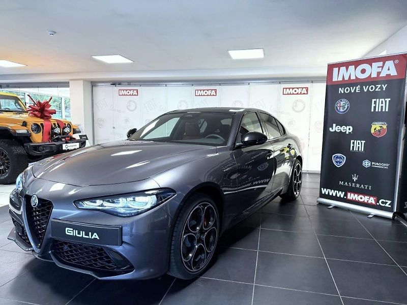 Alfa Romeo Giulia (2026) 2.0T 280k AT8 ZF Q4 4x4 Veloce - fotka 3 z 22