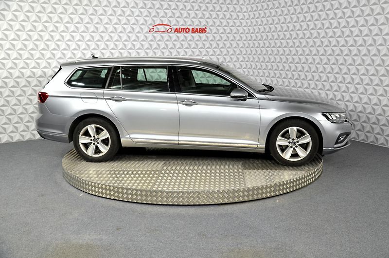 Volkswagen Passat (2023) 2.0 TDI 110 Elegance Variant - fotka 4 z 23