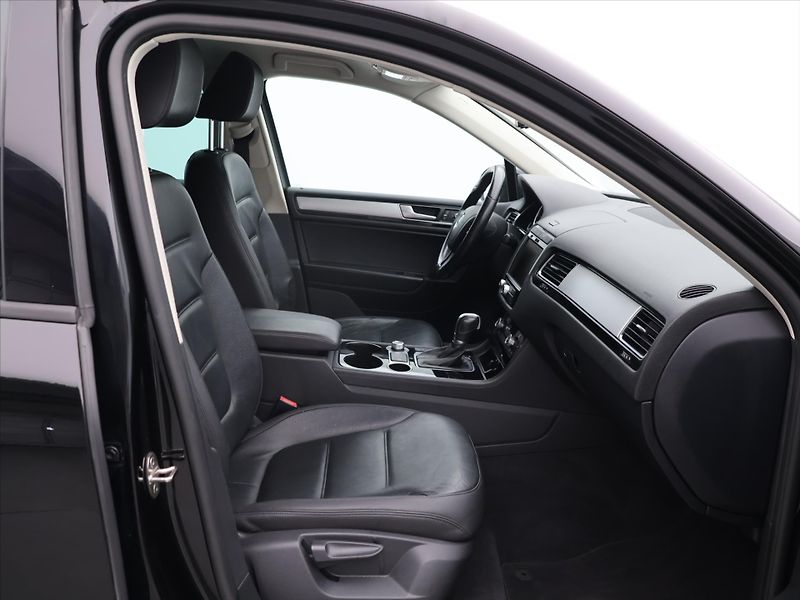 Volkswagen Touareg 3,0 TDI V6 193kW 4x4 Tažné - fotka 12 z 34