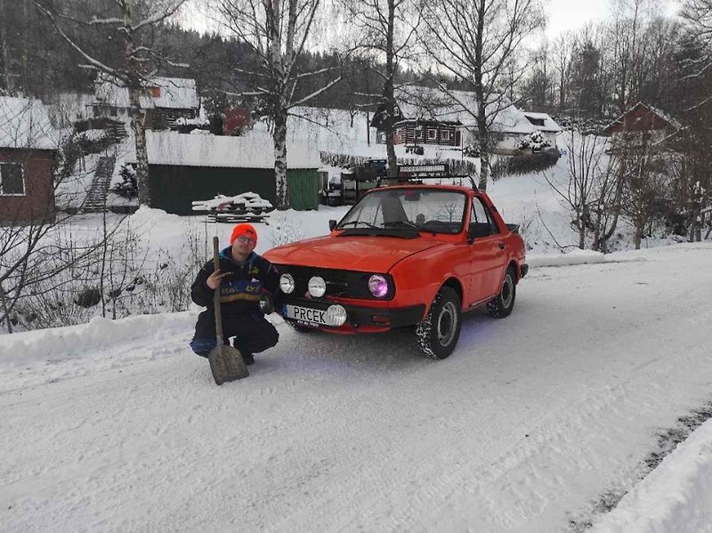 Škodovka Prcek má také efektní podsvícení podvozku.