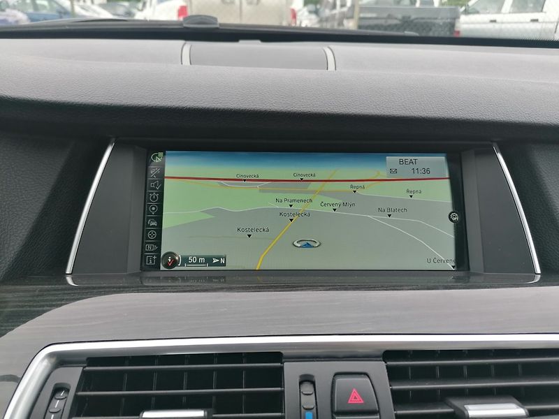 BMW Řada 5 (2014) GT 530d xDrive M-paket - fotka 17 z 40