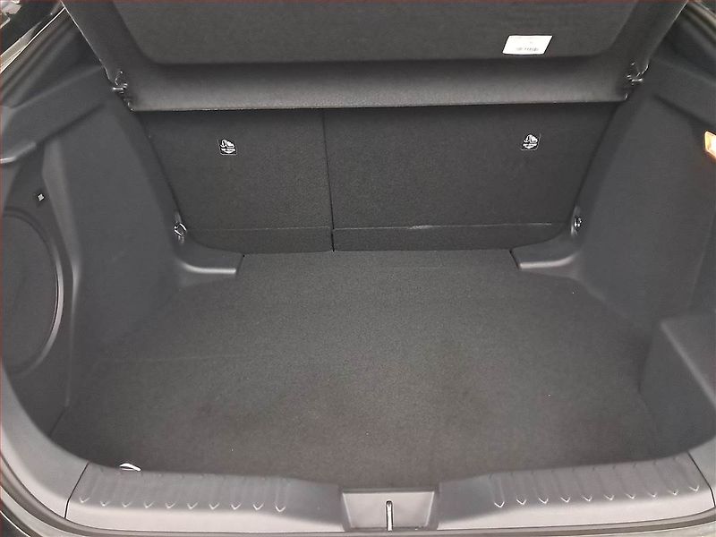 Toyota C-HR (2025) 2.0 Hybrid AWD - fotka 14 z 18