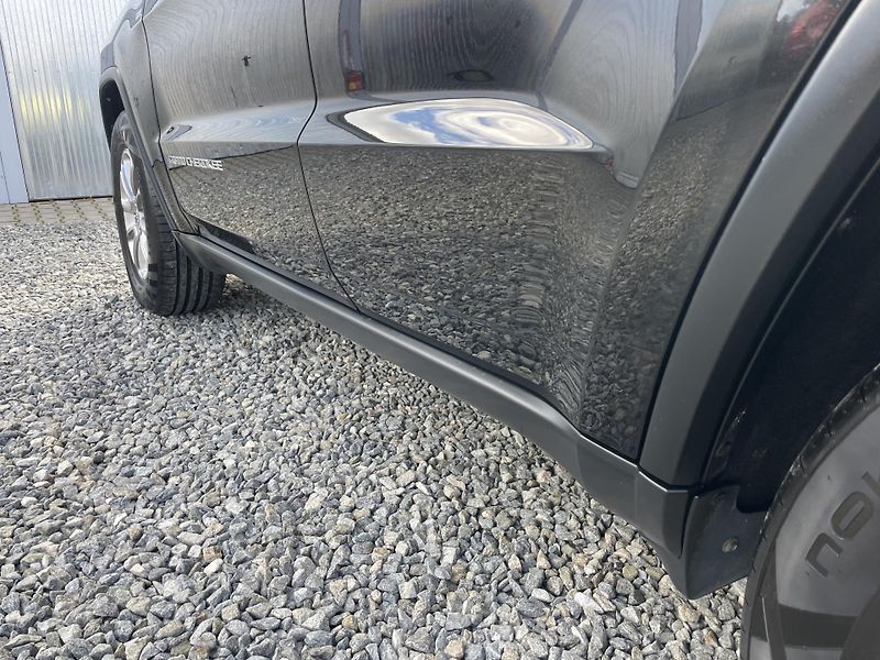 Jeep Grand Cherokee 3.0CRDi 4x4 250PS LIMITEED TOP - fotka 32 z 177
