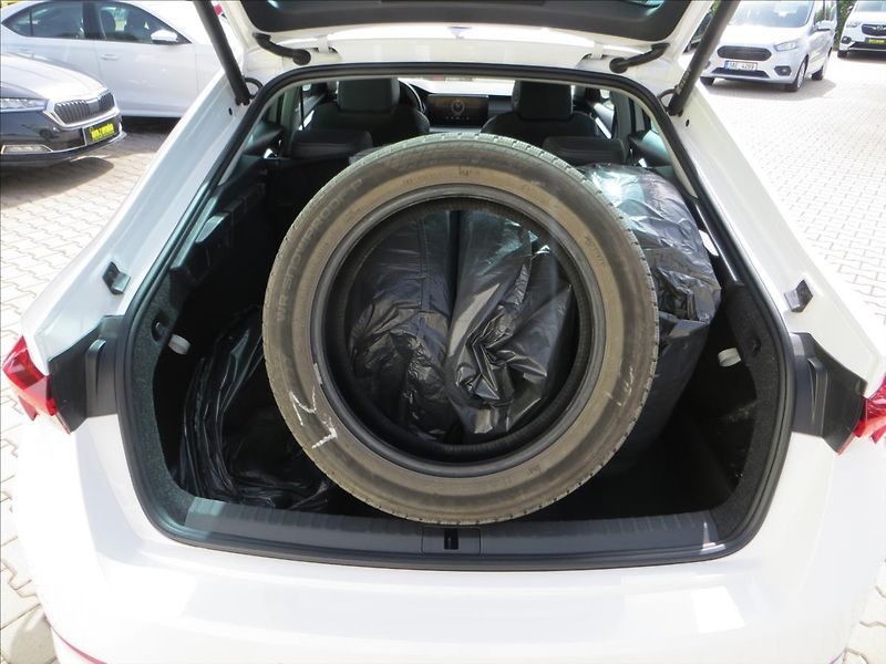 Škoda Octavia 2,0 TDI Style ČR Kamera Výhřev - fotka 8 z 29