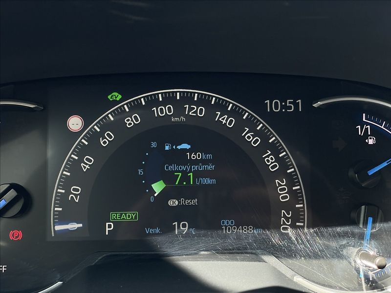 Toyota RAV4 2,5 Hybrid e-CVT Selection NAV - fotka 10 z 23