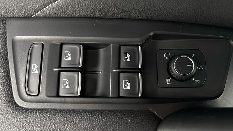 Volkswagen Tiguan Allspace 2.0 TDI DSG 4MOTION R-Line - fotka 22 z 29