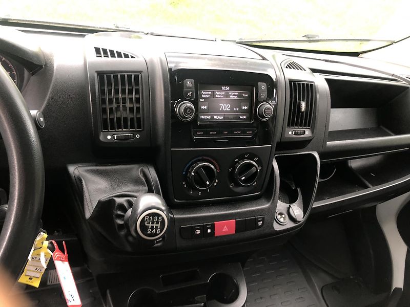 Peugeot Boxer (2021) 2.2HDi sklápěč 3.6m  43000 km  - fotka 10 z 11