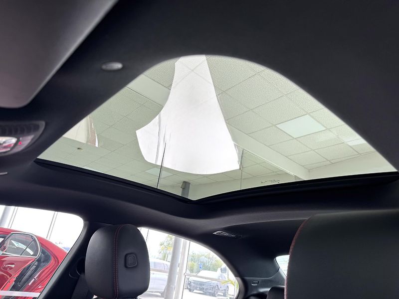 Mercedes-Benz Třídy A 200 AMG AUT*Panorama*Distronic - fotka 19 z 39