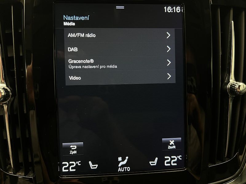 Volvo S90 D4 MOMENTUM 1. maj. - fotka 38 z 43