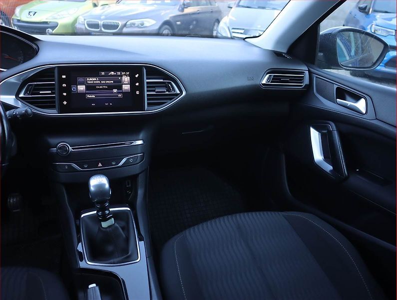 Peugeot 308 (2017) Style 1.6 BlueHDi, Serv.kniha - fotka 8 z 20