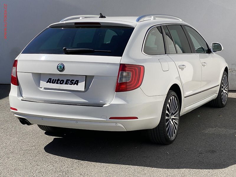 Škoda Superb (2013) 2.0 TDi 4x4, L&K, DSG, kůže - fotka 4 z 20