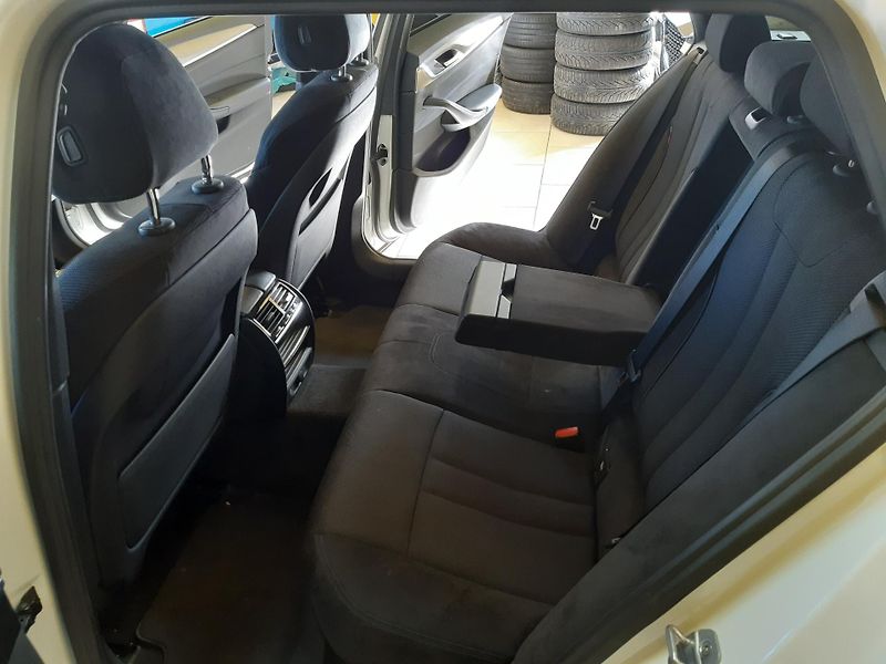 BMW Řada 5 520d XDRIVE M-PAKET - fotka 24 z 32