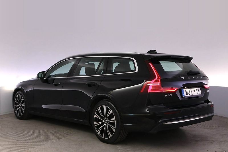 Volvo V60 Recharge T6 AWD Core Bright - fotka 3 z 22