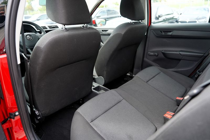 Škoda Fabia 1.0 MPI  75 PS/10.400 km !!!! - fotka 30 z 33